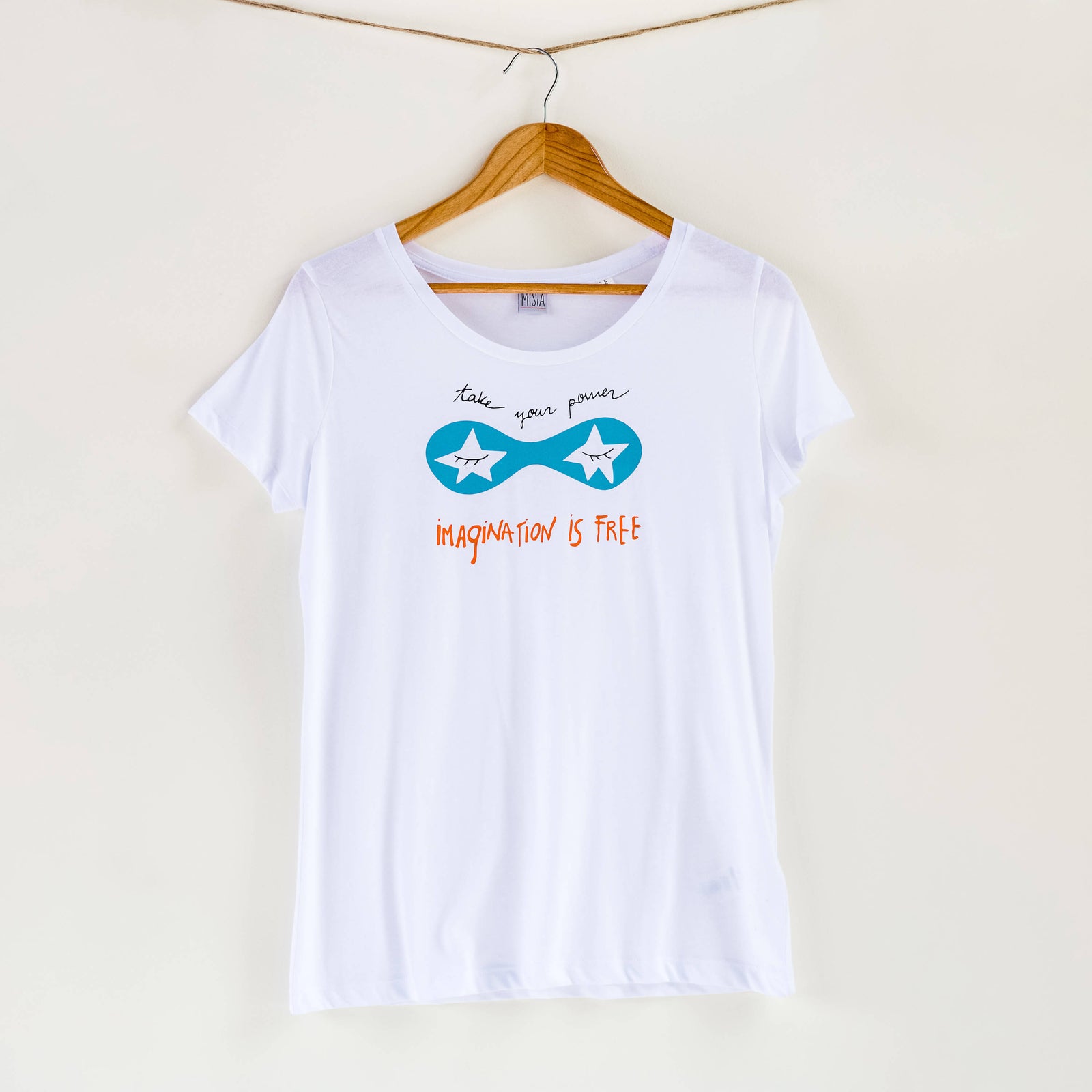 Camiseta rosa de mujer, de algodón orgánico y estampado a mano con tintas ecológicas. Serigrafía en color negro, azul y naranja.